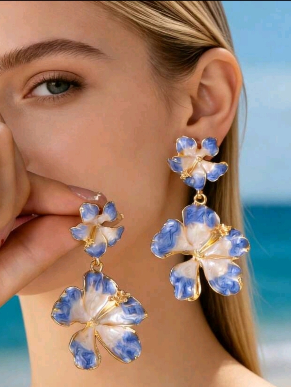 BRAND NEW ** Gold-Tone Blue & Cream Floral Drop Earrings